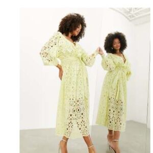 Elegant Lace Midi Dress in Light Yellow